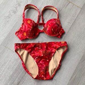 NWOT Shape FX Vibrant Red and Orange Floral Bikini Suit, size 10.